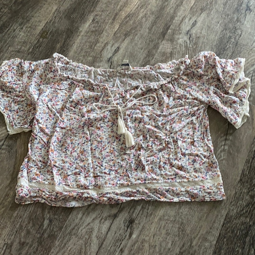 AE floral shoulder blouse with lace